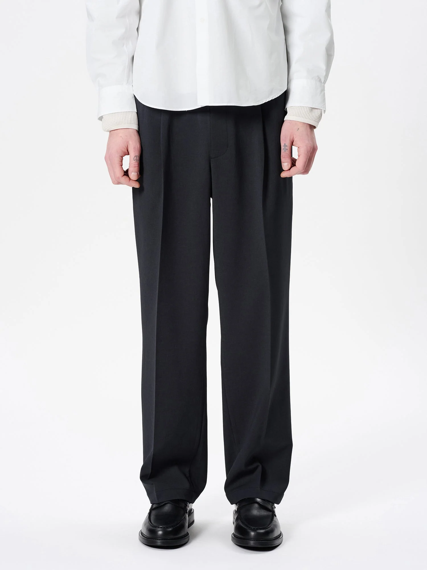 One Tuck Straight Pants