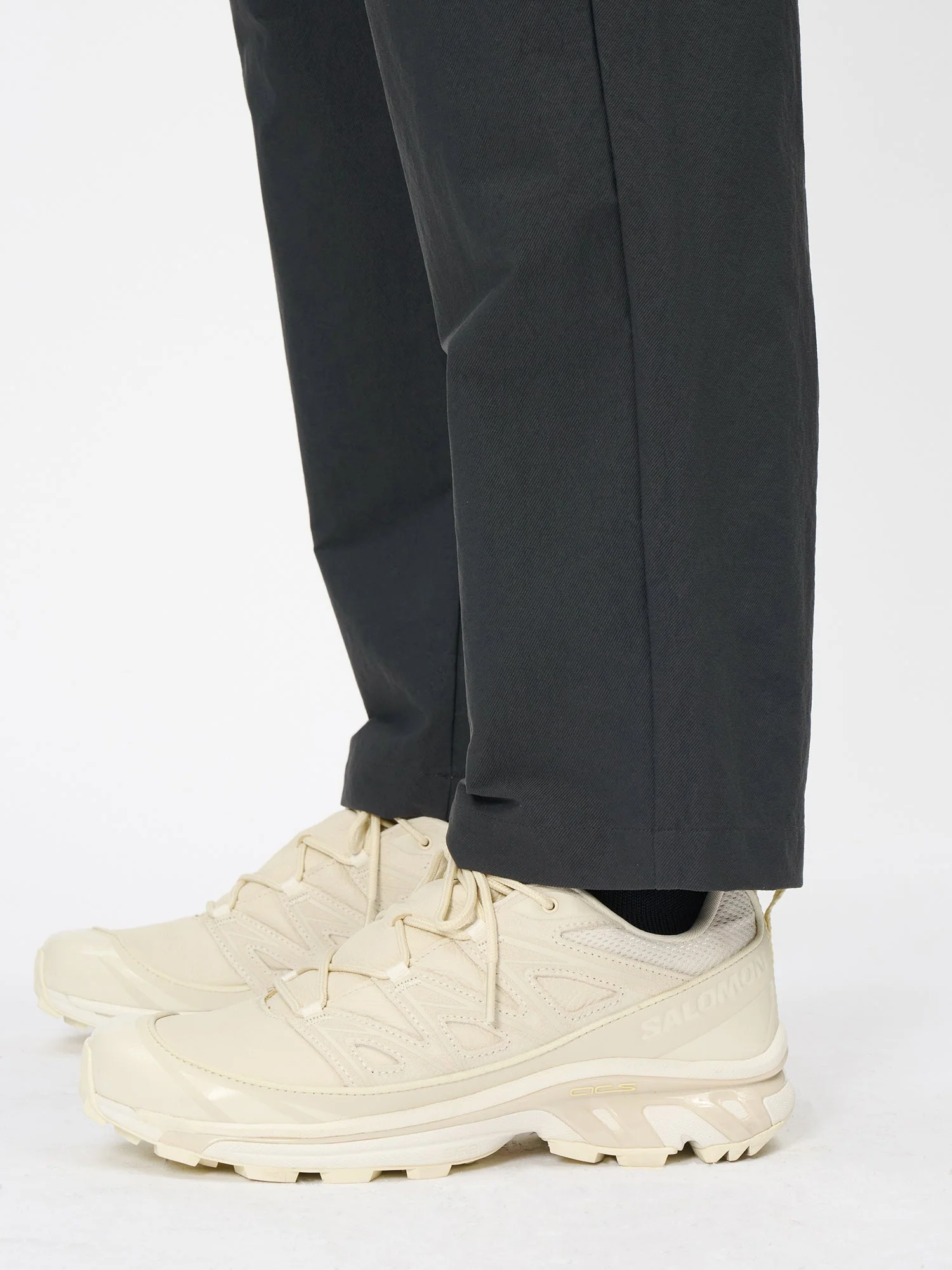 One Tuck Tapered Ankle Pants - Image 11