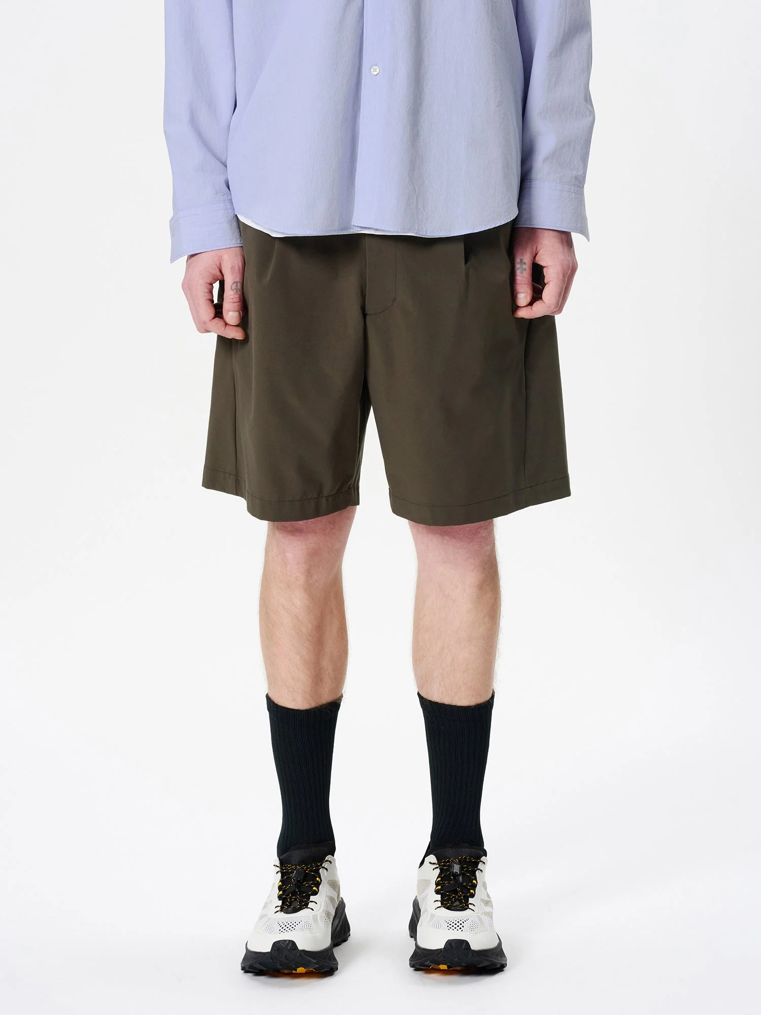 One Tuck Light Stretch Shorts