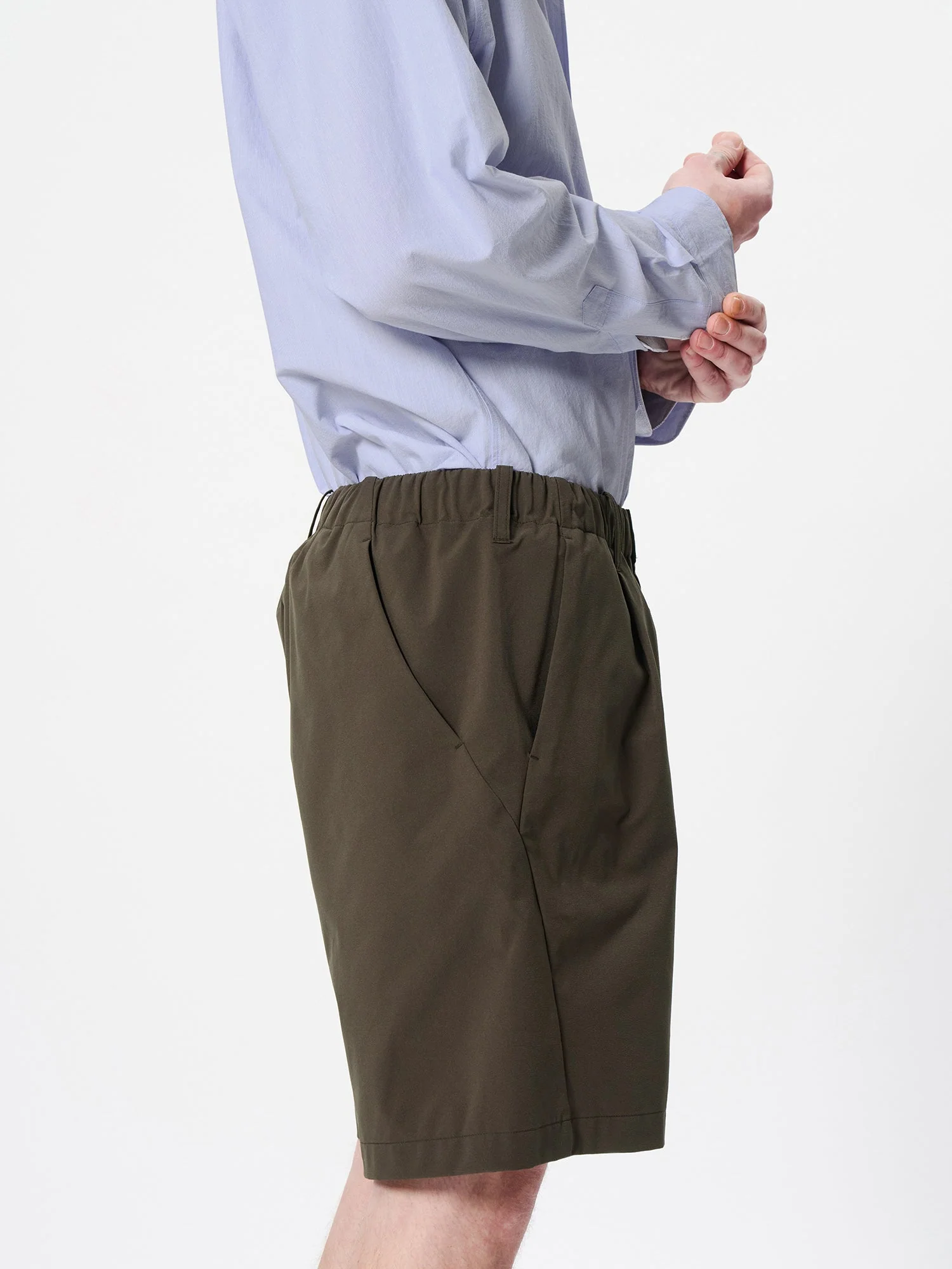 One Tuck Light Stretch Shorts - Image 10