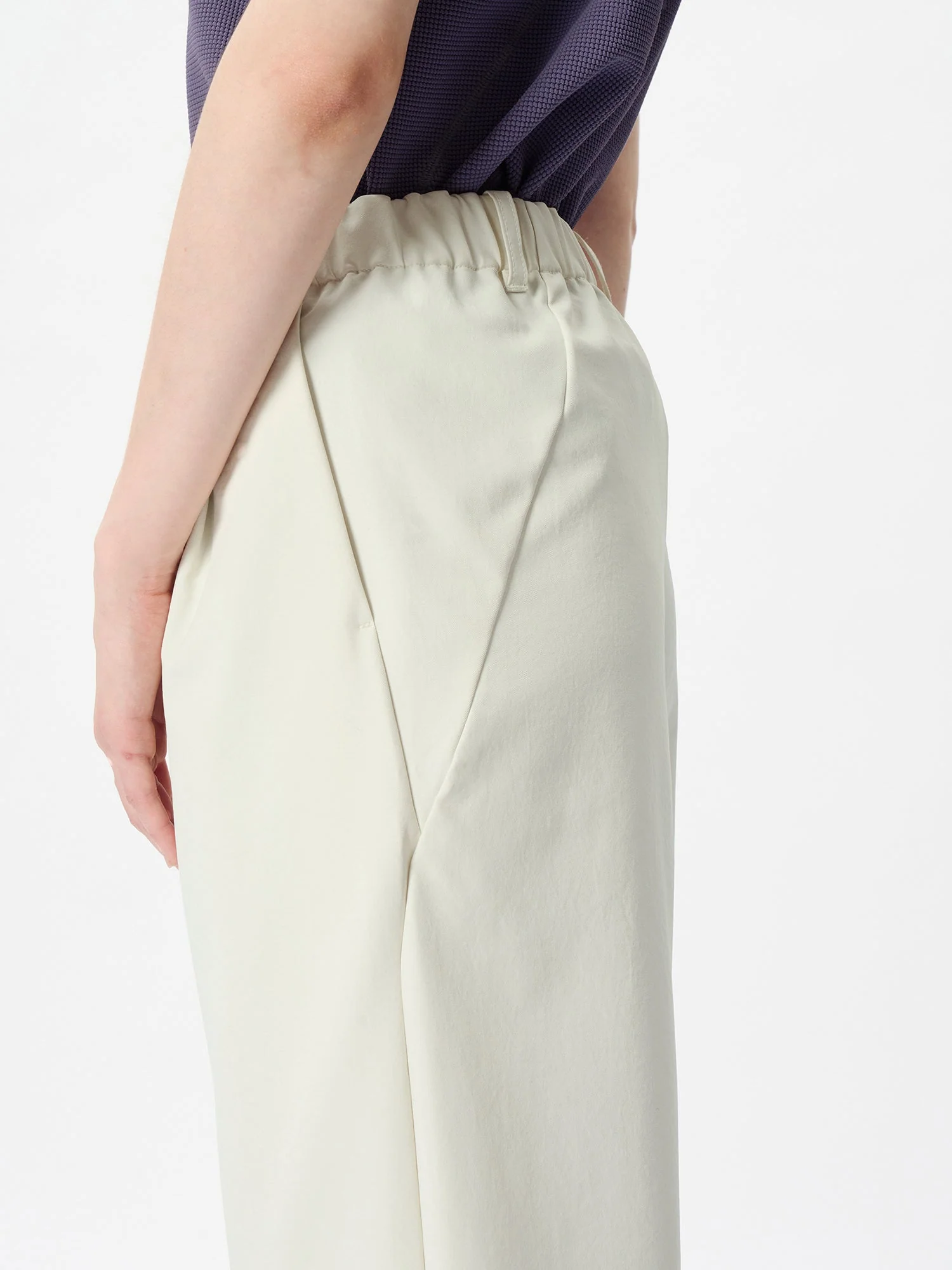 One Tuck Stick Stretch Pants - Image 10